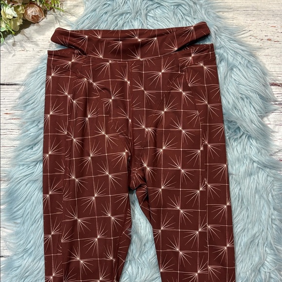 Free People Movement Super High Rise Sneak Peek Printed Legging Cut Out Waist - Picture 7 of 12